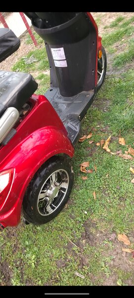 Vand tricicleta aproape noua